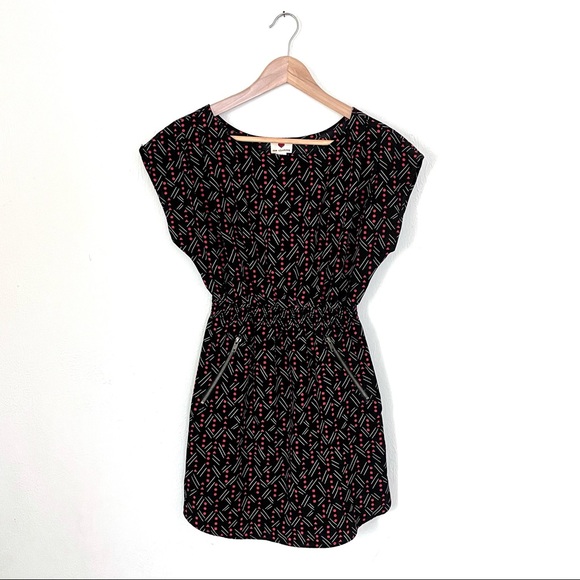 One Clothing Black Mini Dress Red Geometric Pattern Short Sleeve Size XS Retro - Picture 1 of 6